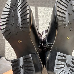 紐のリボンが可愛いでしょ　黒のブーツの画像