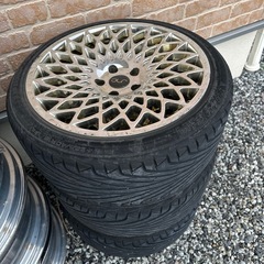 ゴールドホイールタイヤ4本の画像