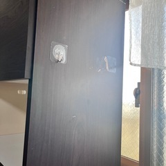 ゴミ箱も置けるレンジキャビネットの画像