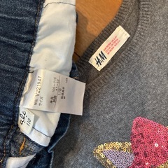 フリンジデニムと猫の薄手のセーター　
110 の画像