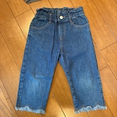 フリンジデニムと猫の薄手のセーター　
110 の画像