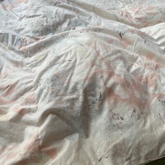 掛け布団、紫の毛布カバー付きの画像