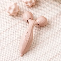 【新品未使用】スリーコインズ　美容ローラー　定価880円の画像