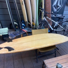 サーフボード　ツインフィン　の画像