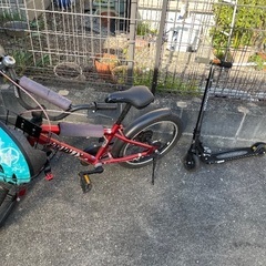 子供用自転車　キックボード、ヘルメット付きの画像