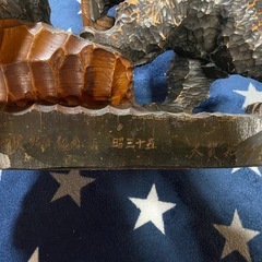 くまの熊の木彫りの画像