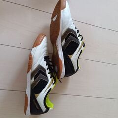 ヒュンメル　フットサルシューズ　26センチ　値下げ交渉可能の画像