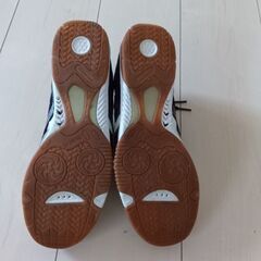 ヒュンメル　フットサルシューズ　26センチ　値下げ交渉可能の画像