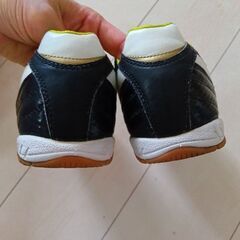 ヒュンメル　フットサルシューズ　26センチ　値下げ交渉可能の画像