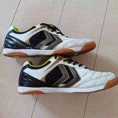 ヒュンメル　フットサルシューズ　26センチ　値下げ交渉可能の画像