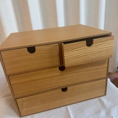 木製3段引き出しの画像