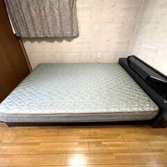 【受け渡し待ち】ダブルベッド　フレーム付きの画像