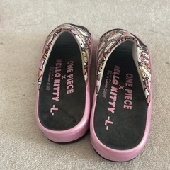 大人用キティのサンダルの画像