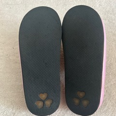 大人用キティのサンダルの画像