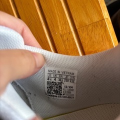 ほぼ新品！adidas スニーカー 23.0の画像