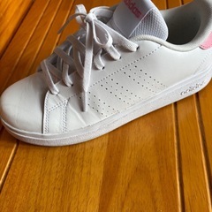 ほぼ新品！adidas スニーカー 23.0の画像