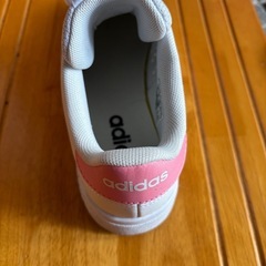 ほぼ新品！adidas スニーカー 23.0の画像