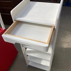 白いスリッパラックの画像