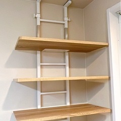 突っ張り棚と棚板3枚　の画像