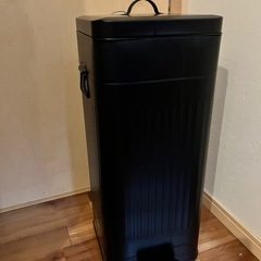 スチール製　ゴミ箱　ブラック
