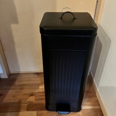 スチール製　ゴミ箱　ブラックの画像