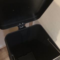 スチール製　ゴミ箱　ブラックの画像
