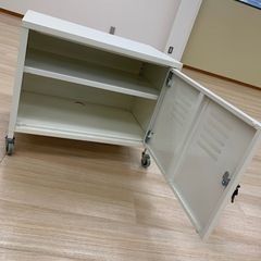 急募☆鍵つき棚の画像