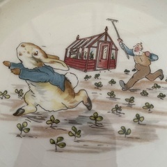 ウェッジウット　ピーターラビットの深皿の画像