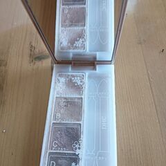 【11/7処分予定】アイシャドウ（中古）の画像