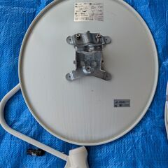 DXアンテナ製 BS・CSアンテナ & 取付金具付きの画像