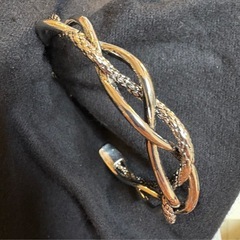 シルバーカラーバングルの画像