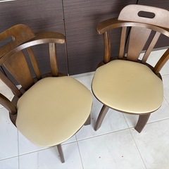 ダイニングテーブル+イス2脚+長椅子の画像