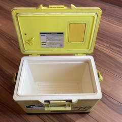 釣り　クーラーボックスの画像
