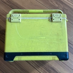 釣り　クーラーボックスの画像