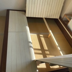 キングサイズ木製ベッドフレーム 引き出し付きの画像