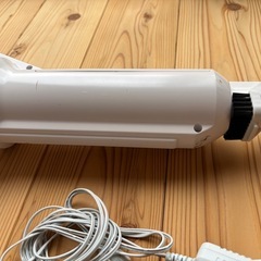 アイリスオーヤマ　ハンディ掃除機　超軽量タイプ　コードレスの画像