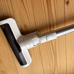 アイリスオーヤマ　ハンディ掃除機　超軽量タイプ　コードレスの画像