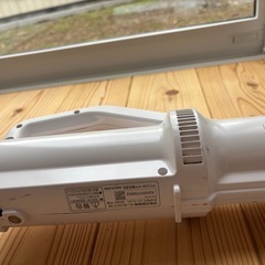 アイリスオーヤマ　ハンディ掃除機　超軽量タイプ　コードレスの画像