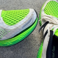 ニューバランス  ランニングシューズ　27.5cmの画像