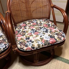 椅子　綺麗です　
2個の画像