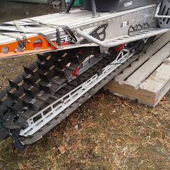 スノーモービル　ポラリス８００の画像