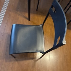 黒テーブル+黒椅子の画像