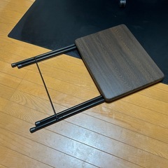 折りたたみテーブルの画像