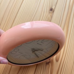 小さめ　壁掛け時計　淡いオレンジの画像