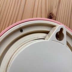 小さめ　壁掛け時計　淡いオレンジの画像