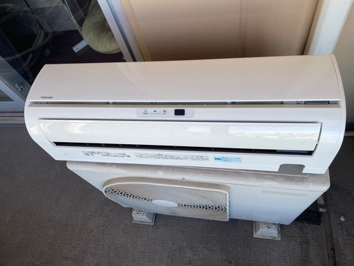 東芝　エアコンと室外機