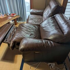 ニトリ 本革電動リクライニングソファ（3人掛け）約2m幅の画像