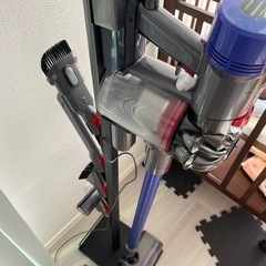 ダイソン　V7 fluffy スタンド付き
の画像