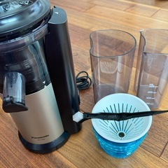 Panasonic MJ-L500-S 低速ジューサー ビタミンサーバーの画像