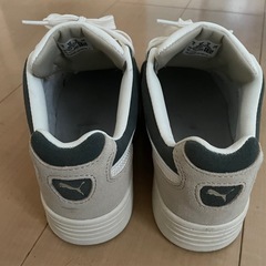 PUMAスニーカーの画像